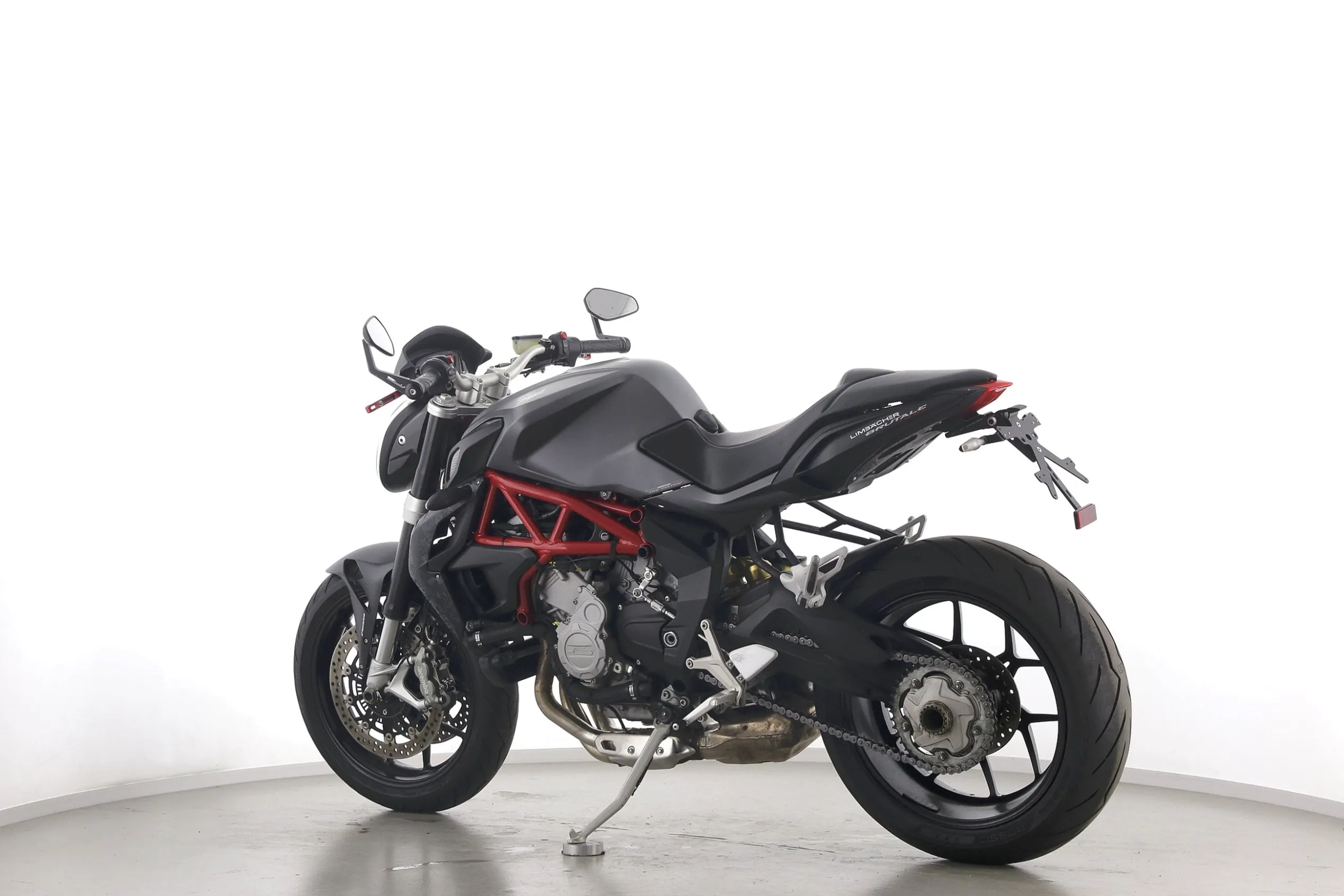 BRUTALE 800