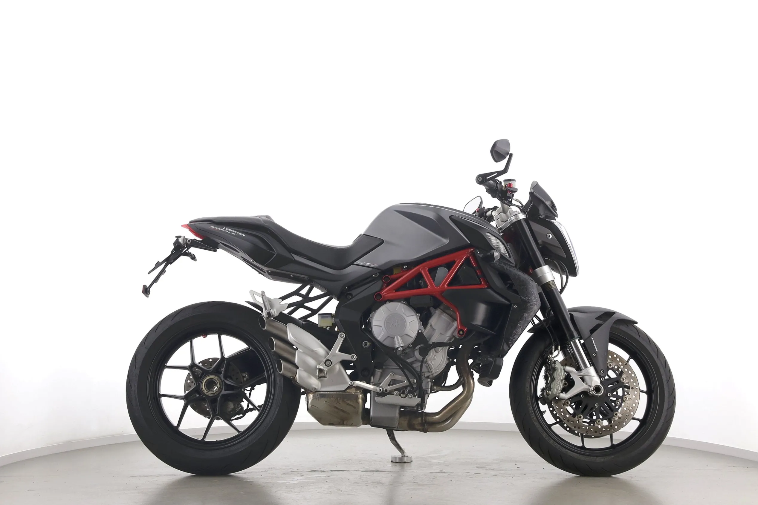 BRUTALE 800