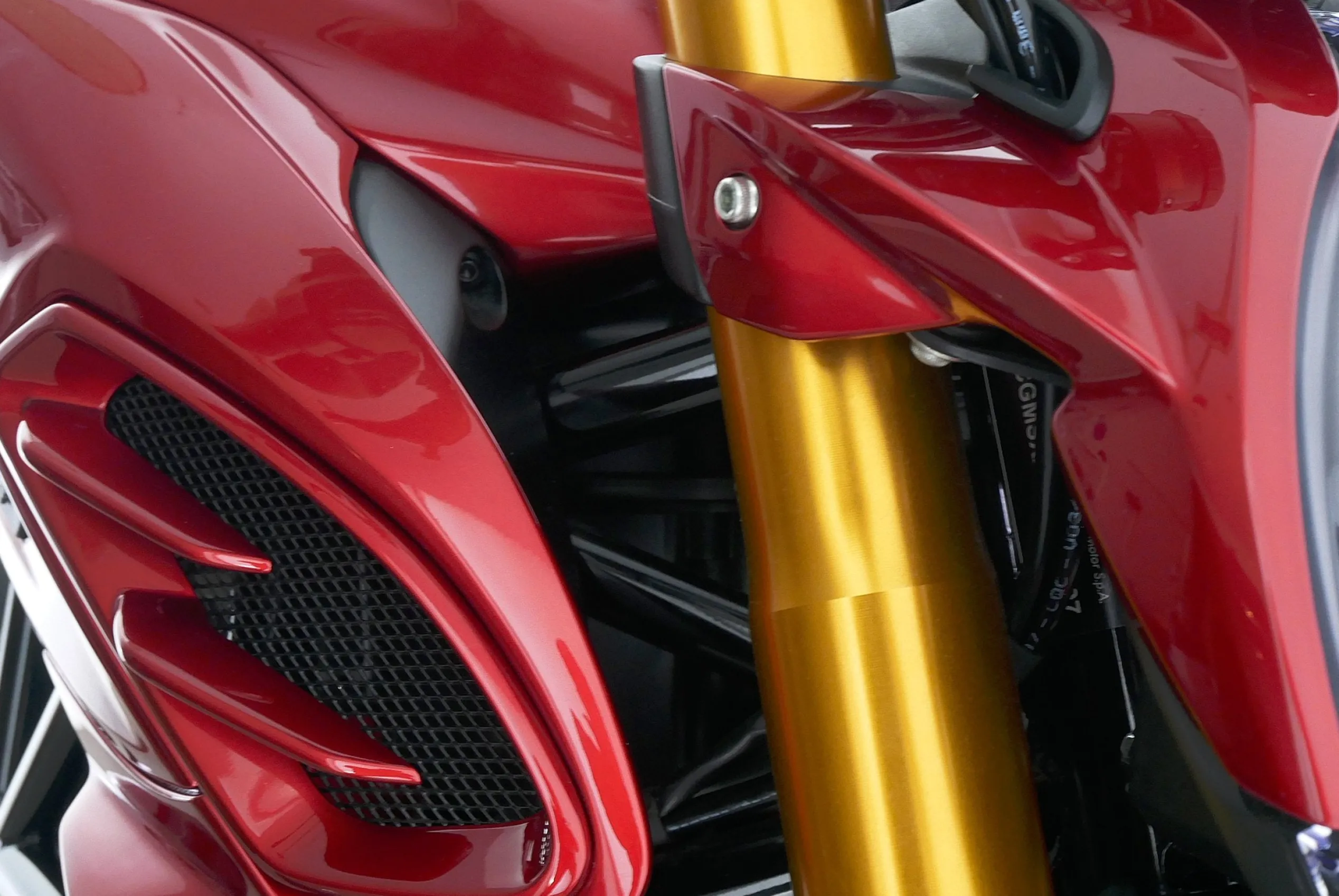 BRUTALE 950 SERIE ORO