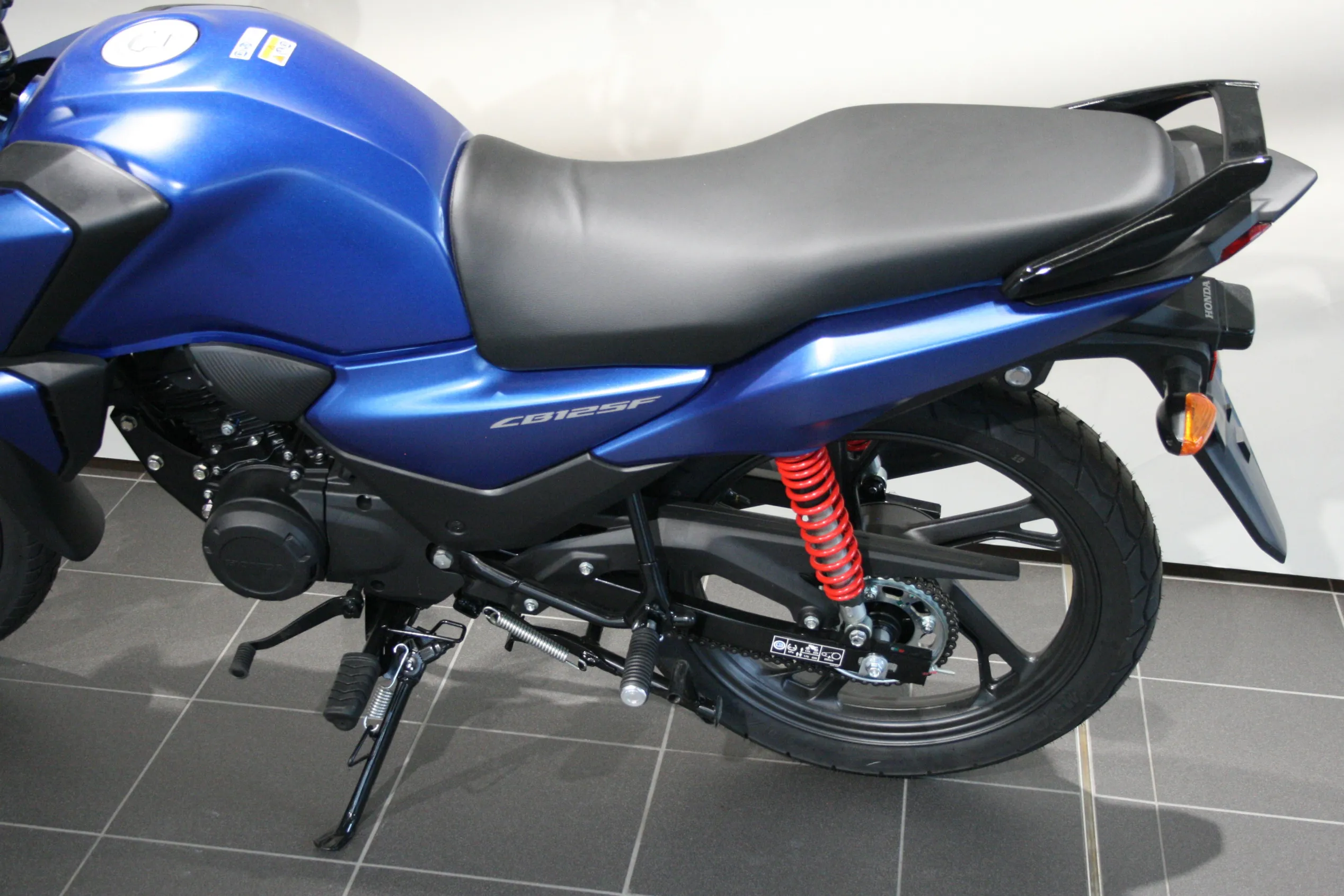 CB 125 F