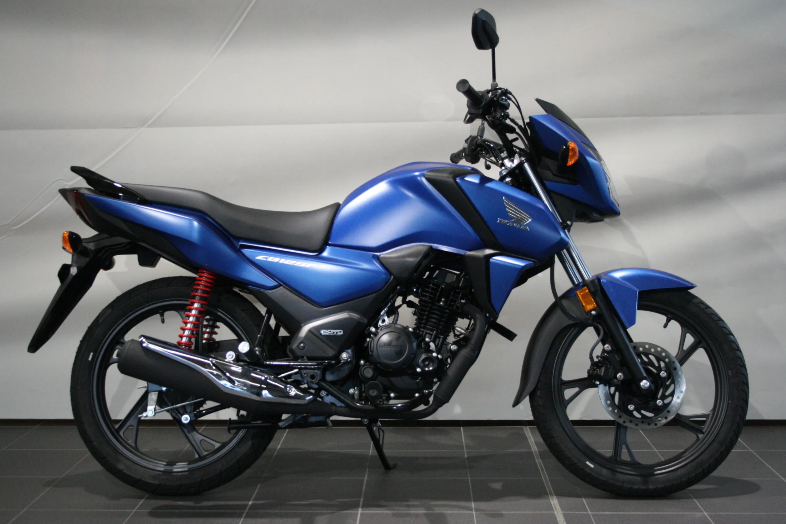CB 125 F