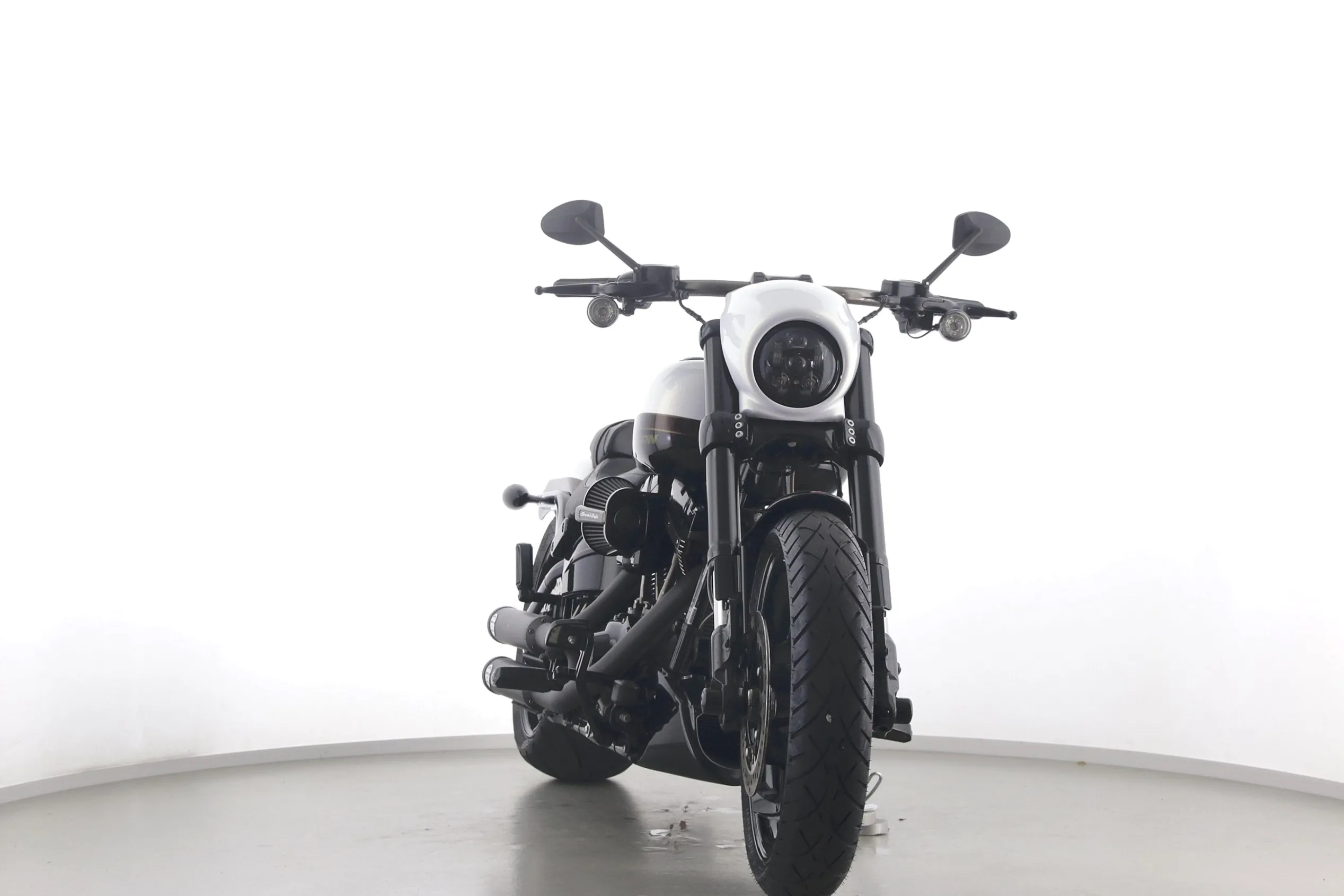 CVO PRO STREET BREAKOUT
