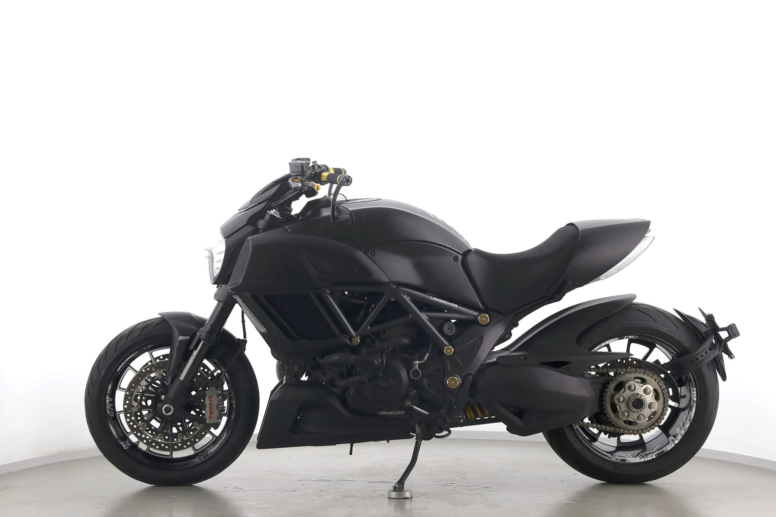DIAVEL CARBON