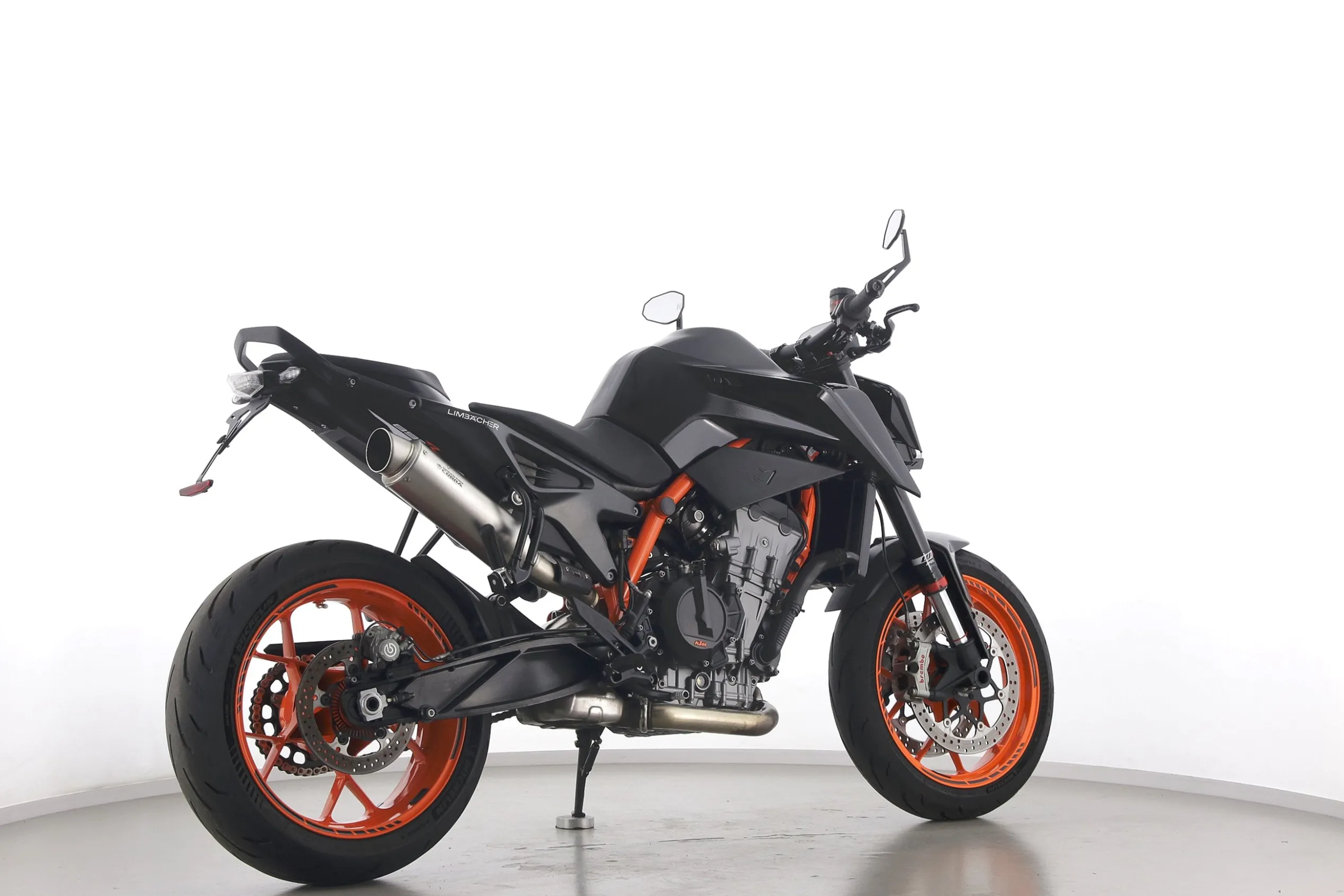 890 DUKE R