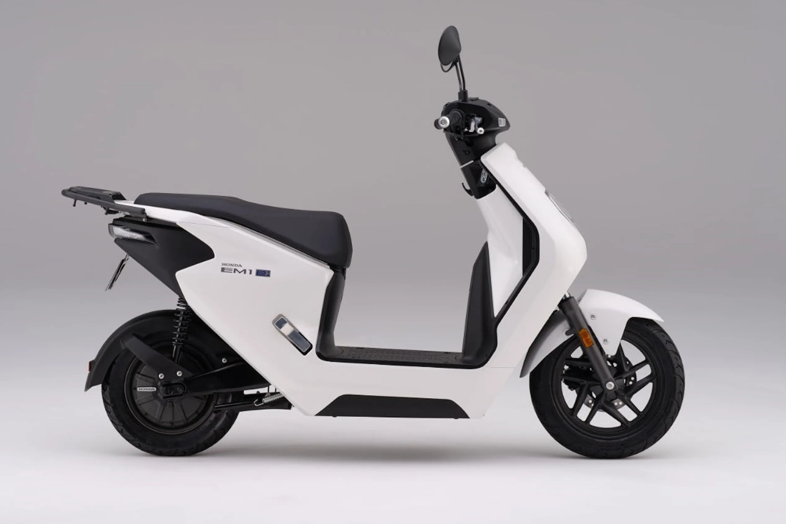 EM1 E