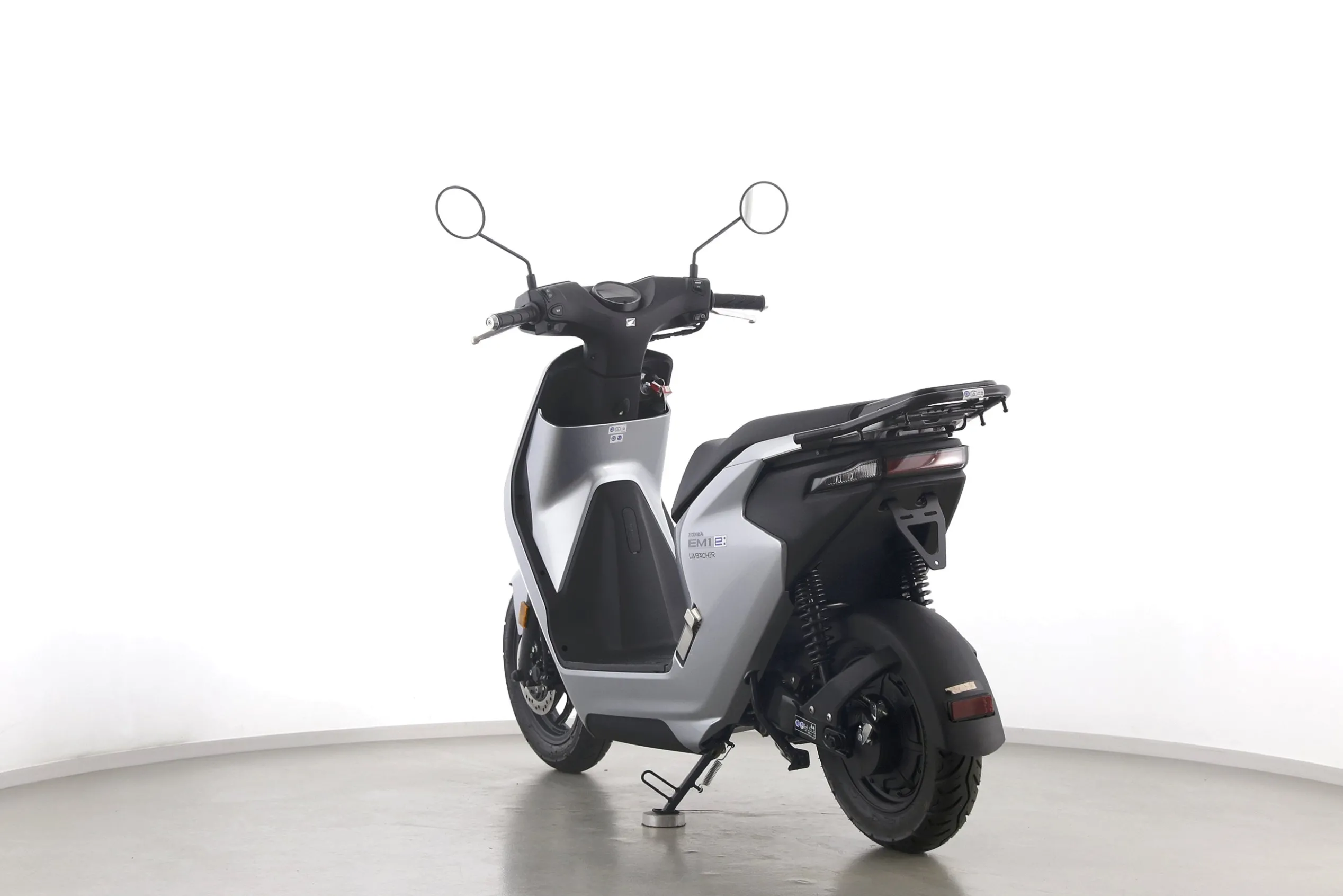 EM1 E