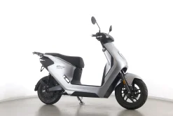 EM1 E