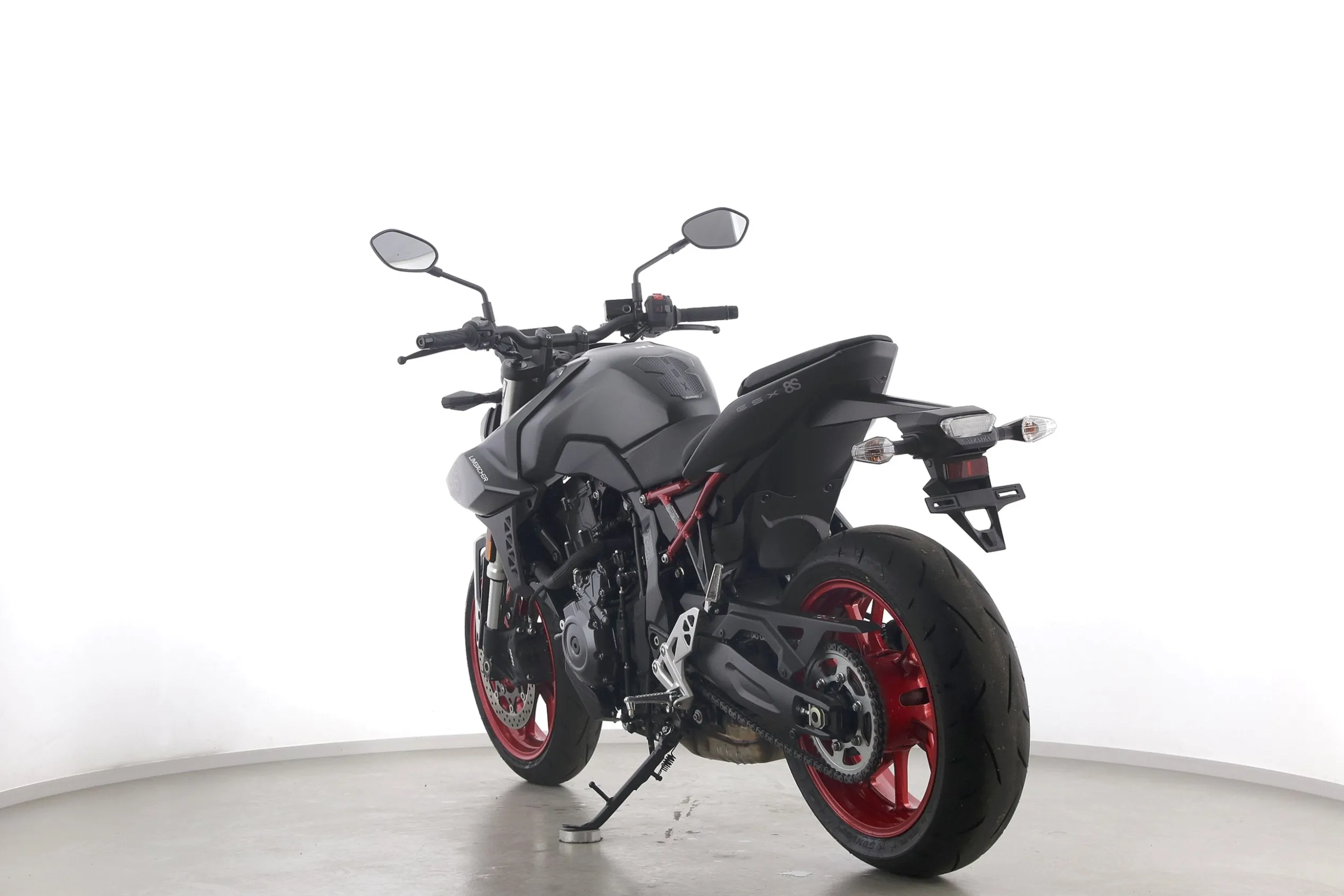 GSX 8 S