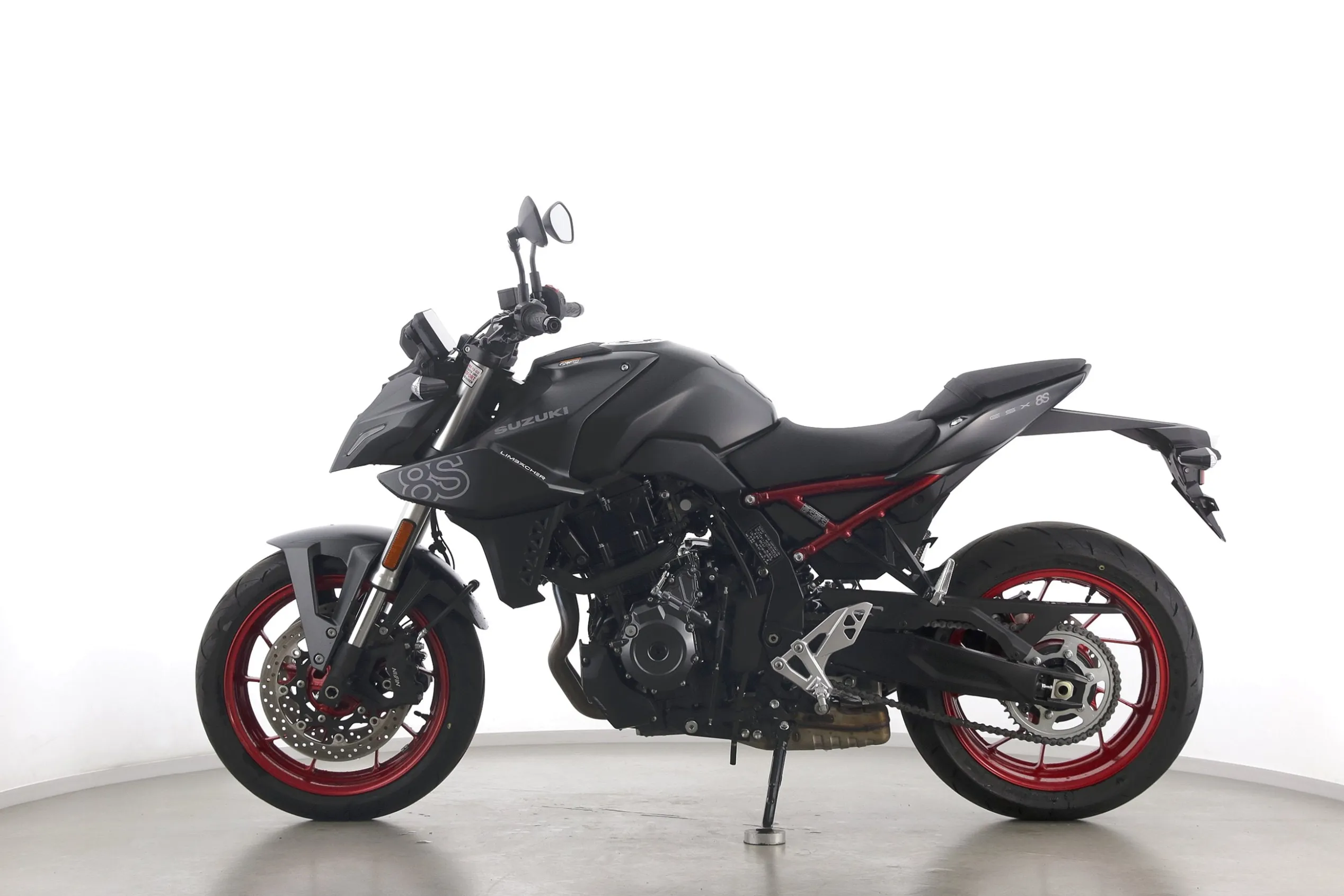 GSX 8 S
