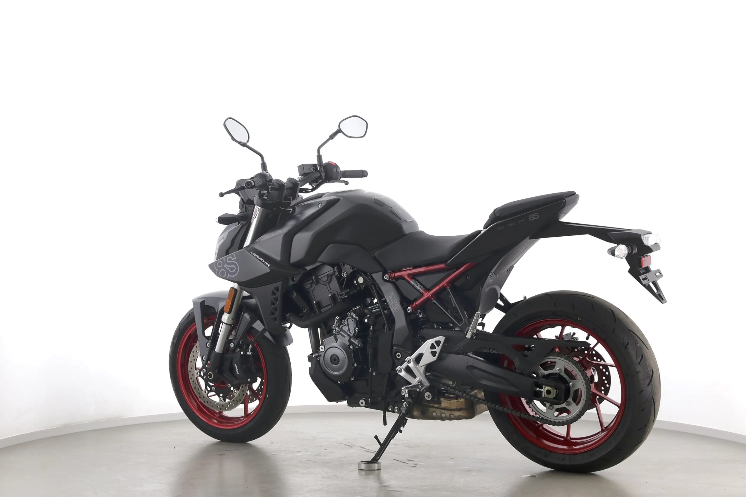 GSX 8 S
