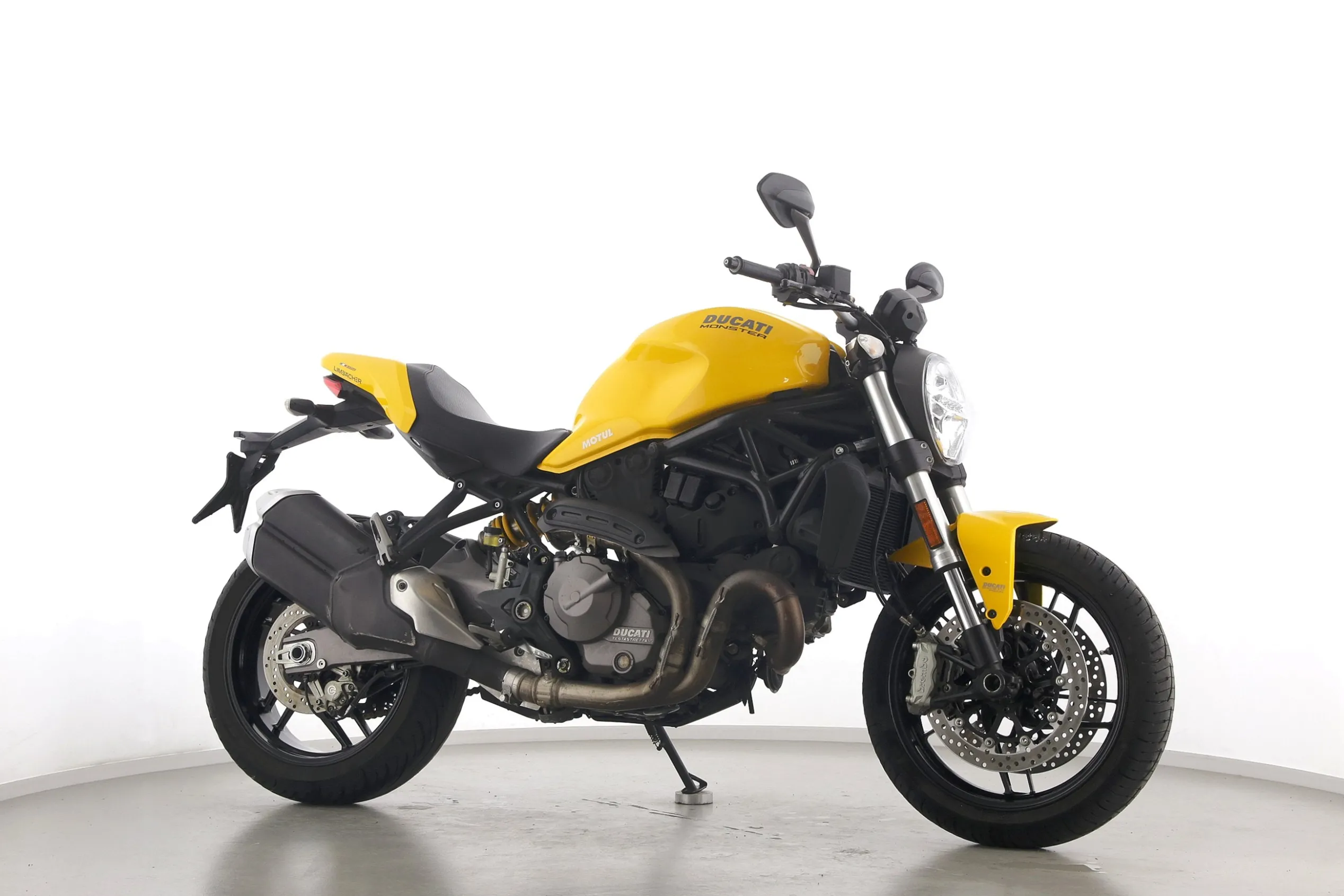 MONSTER 821