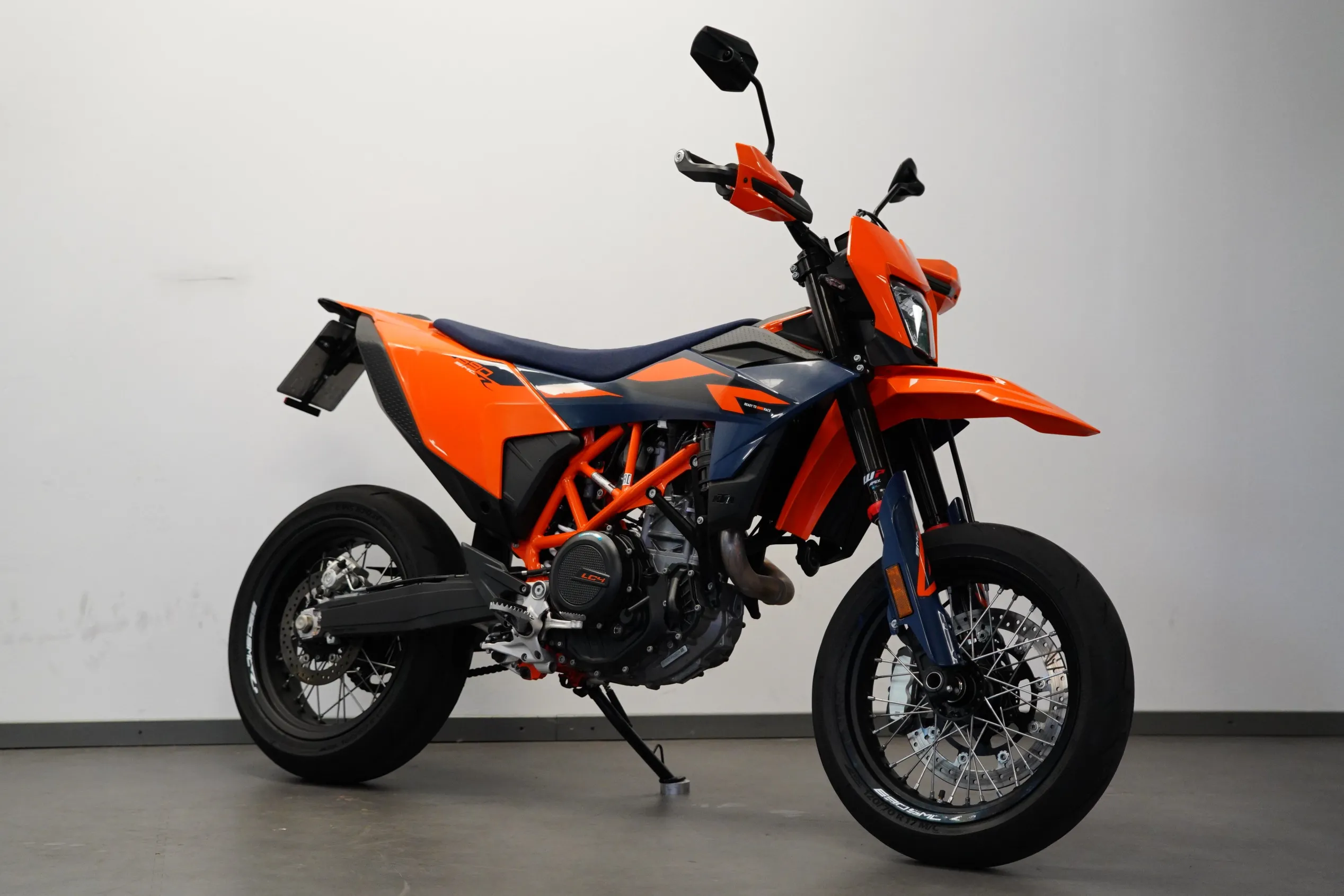 690 SMC R RT