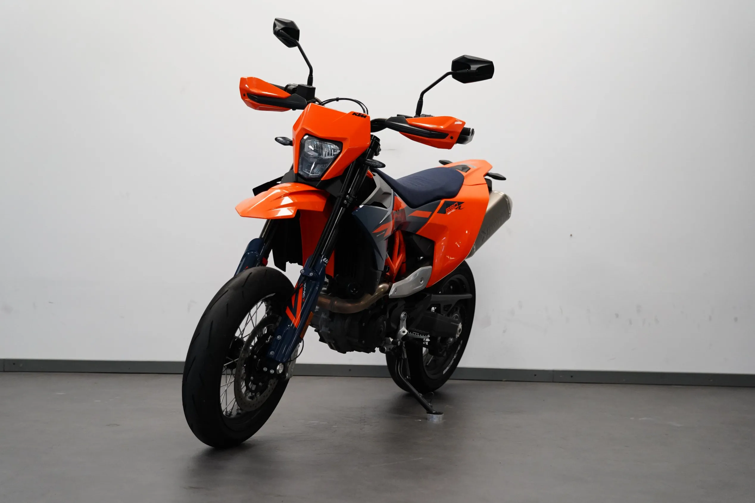 690 SMC R RT