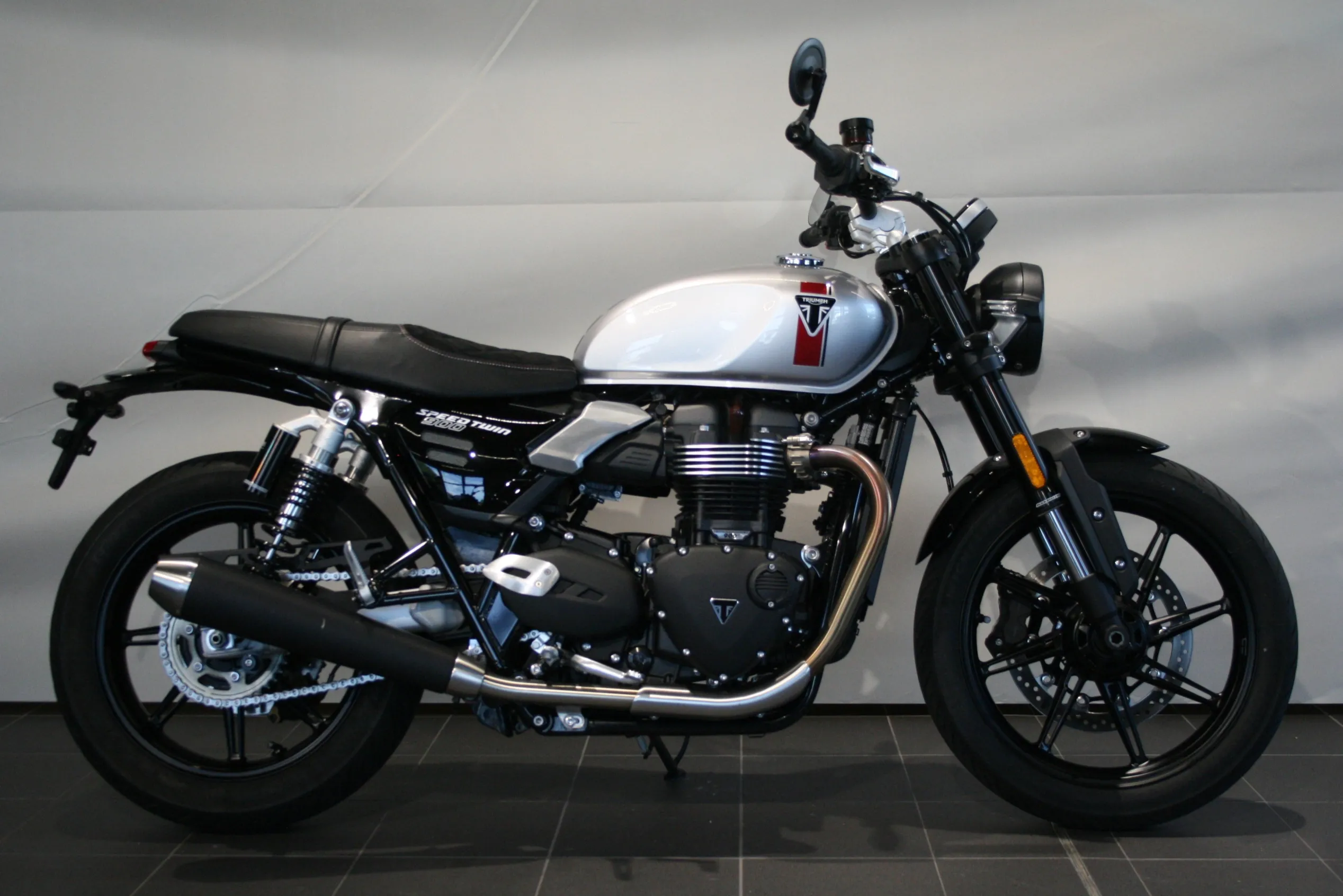 SPEED TWIN 900