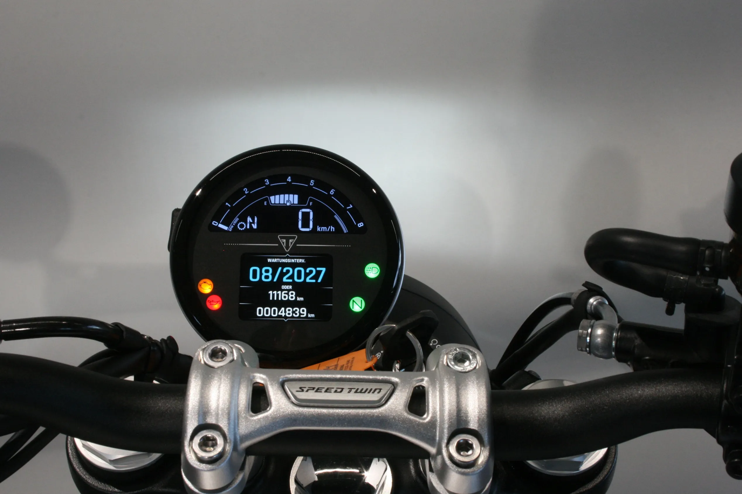 SPEED TWIN 900