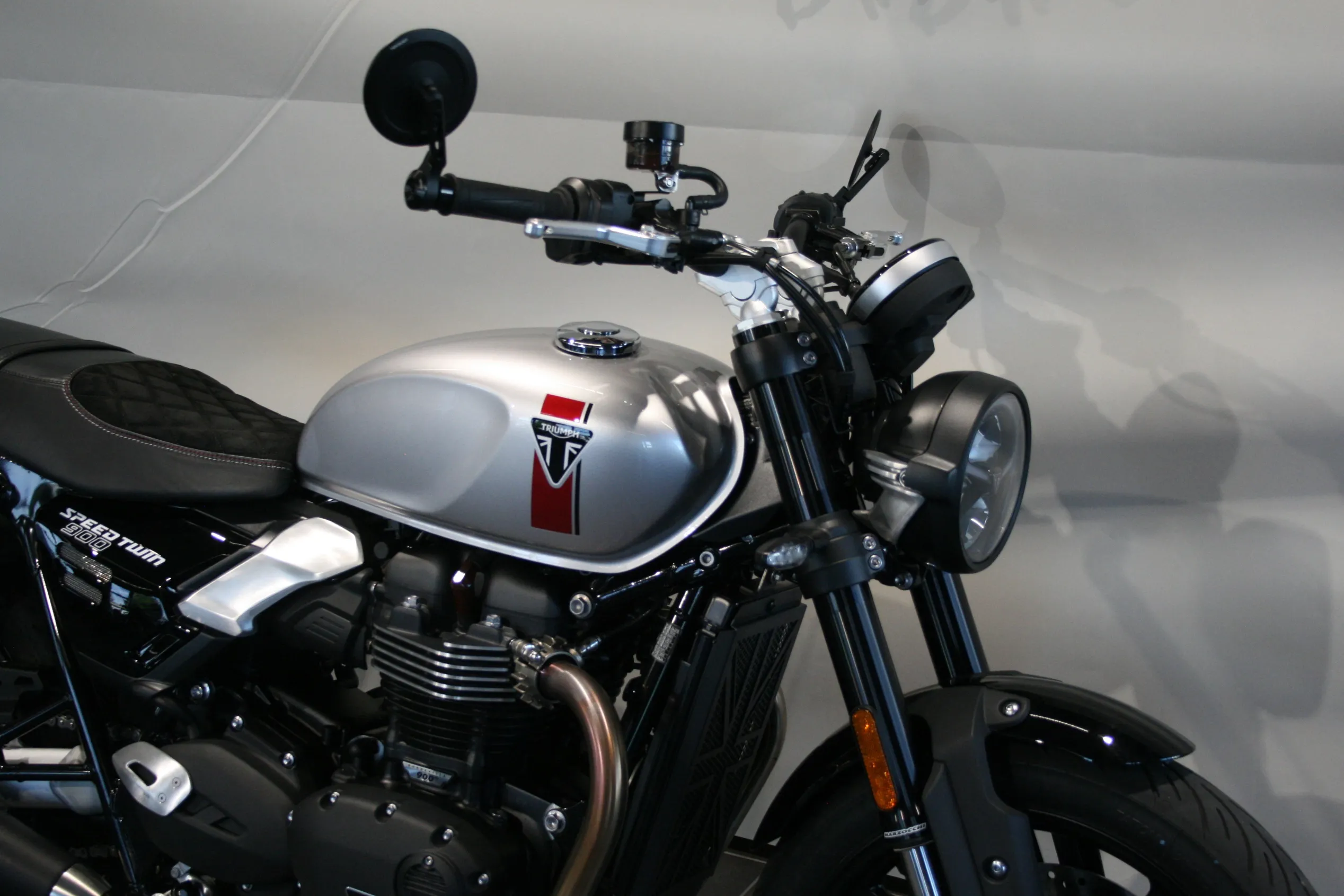 SPEED TWIN 900