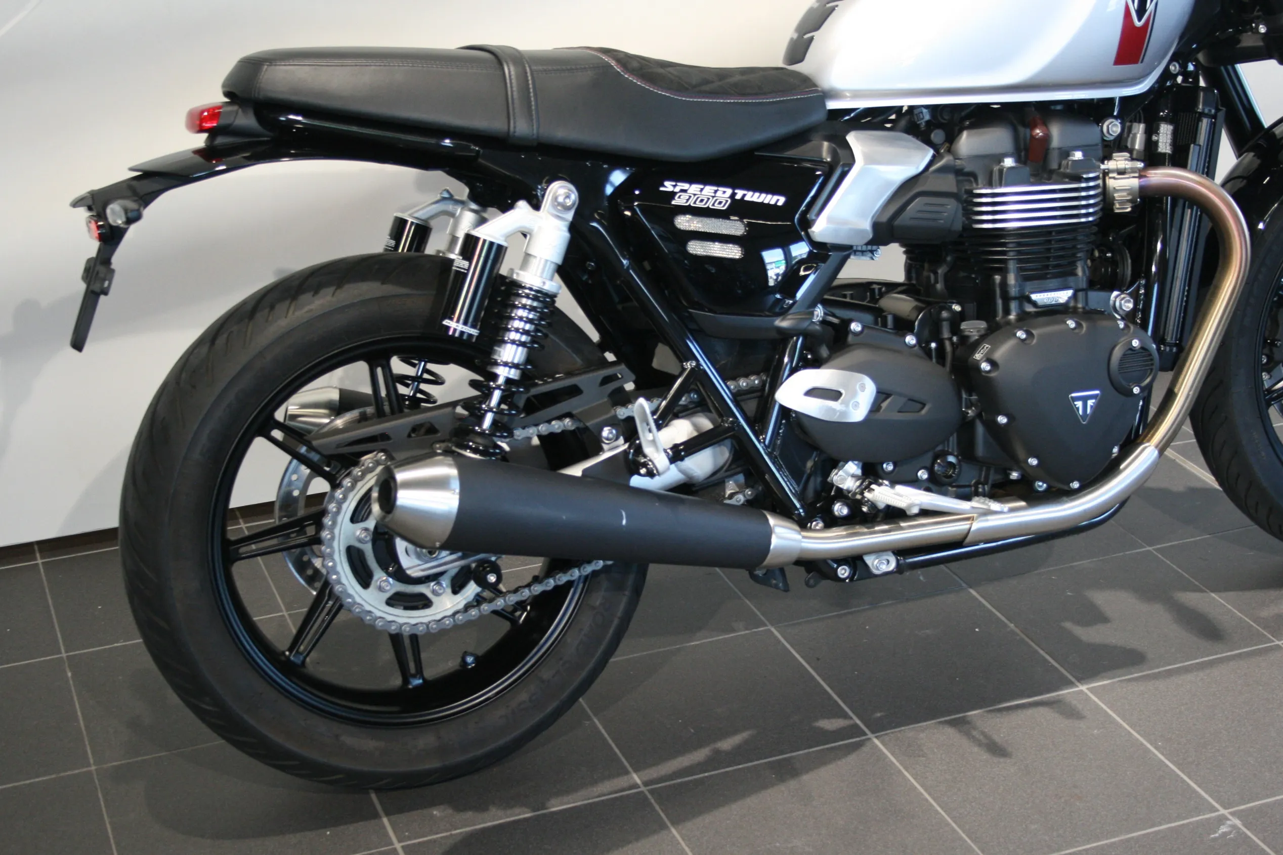 SPEED TWIN 900