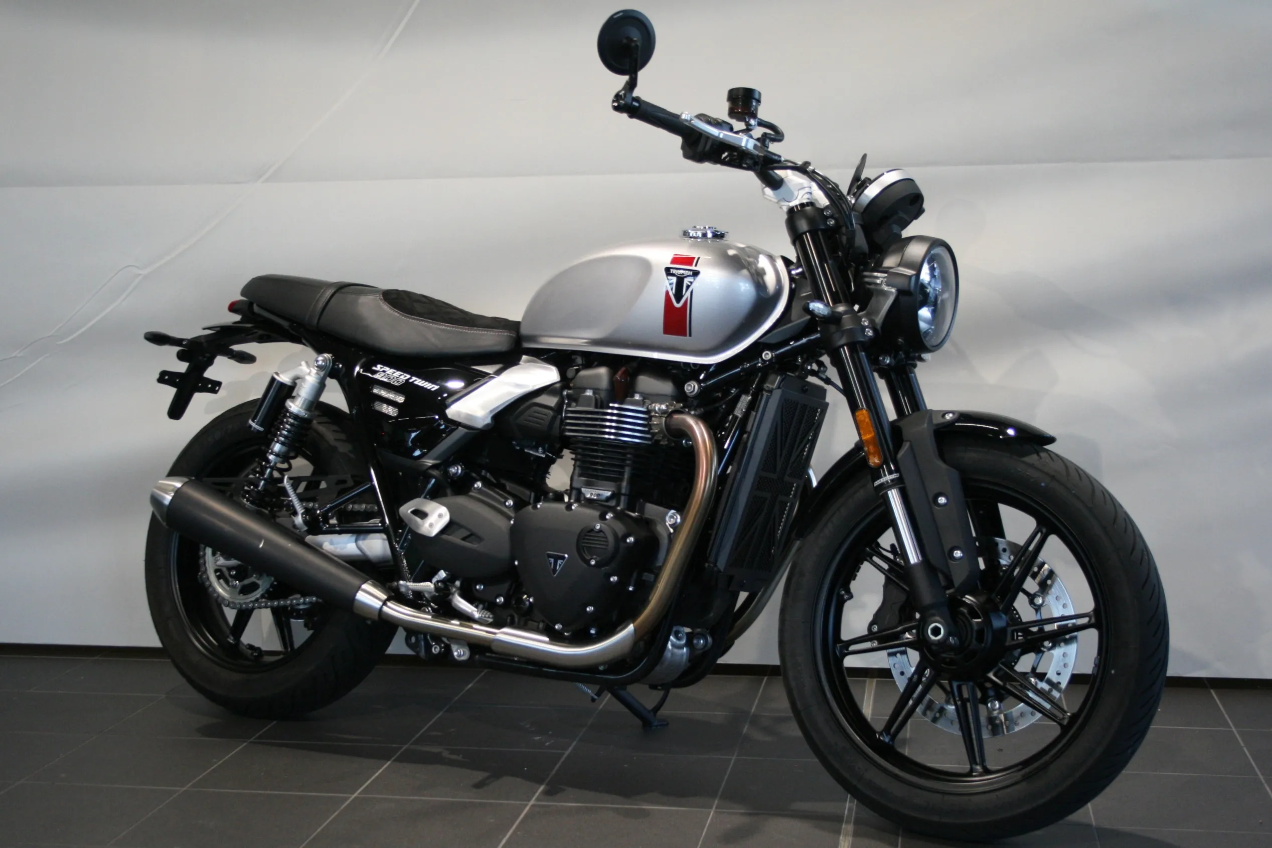 SPEED TWIN 900