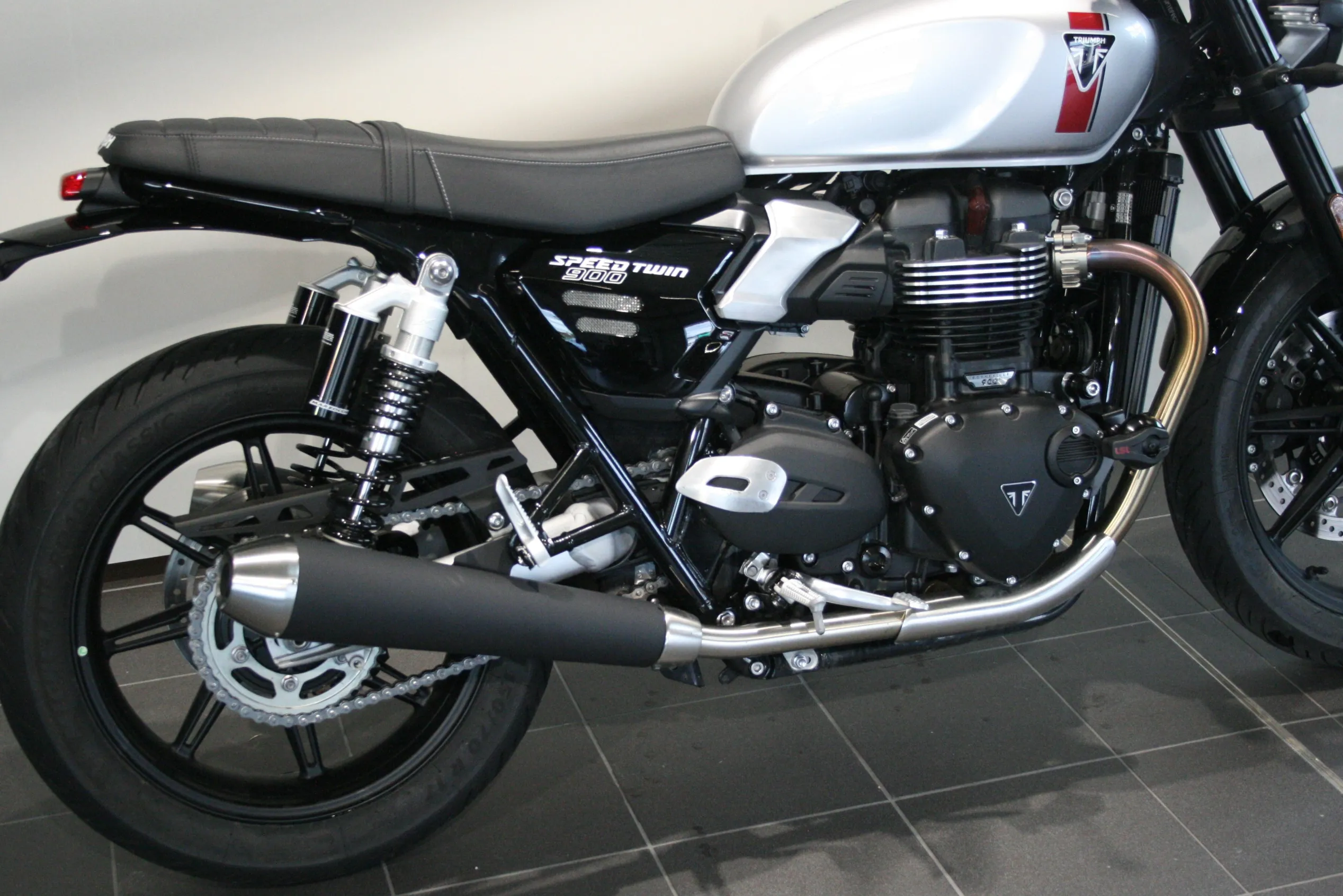 SPEED TWIN 900