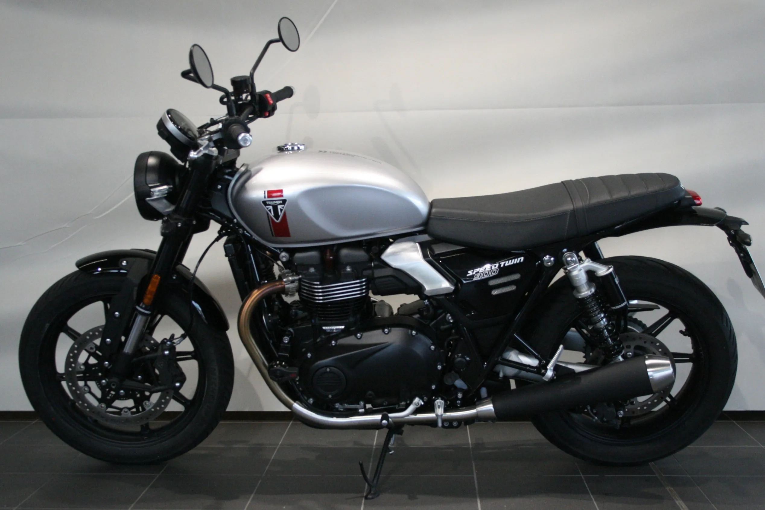 SPEED TWIN 900