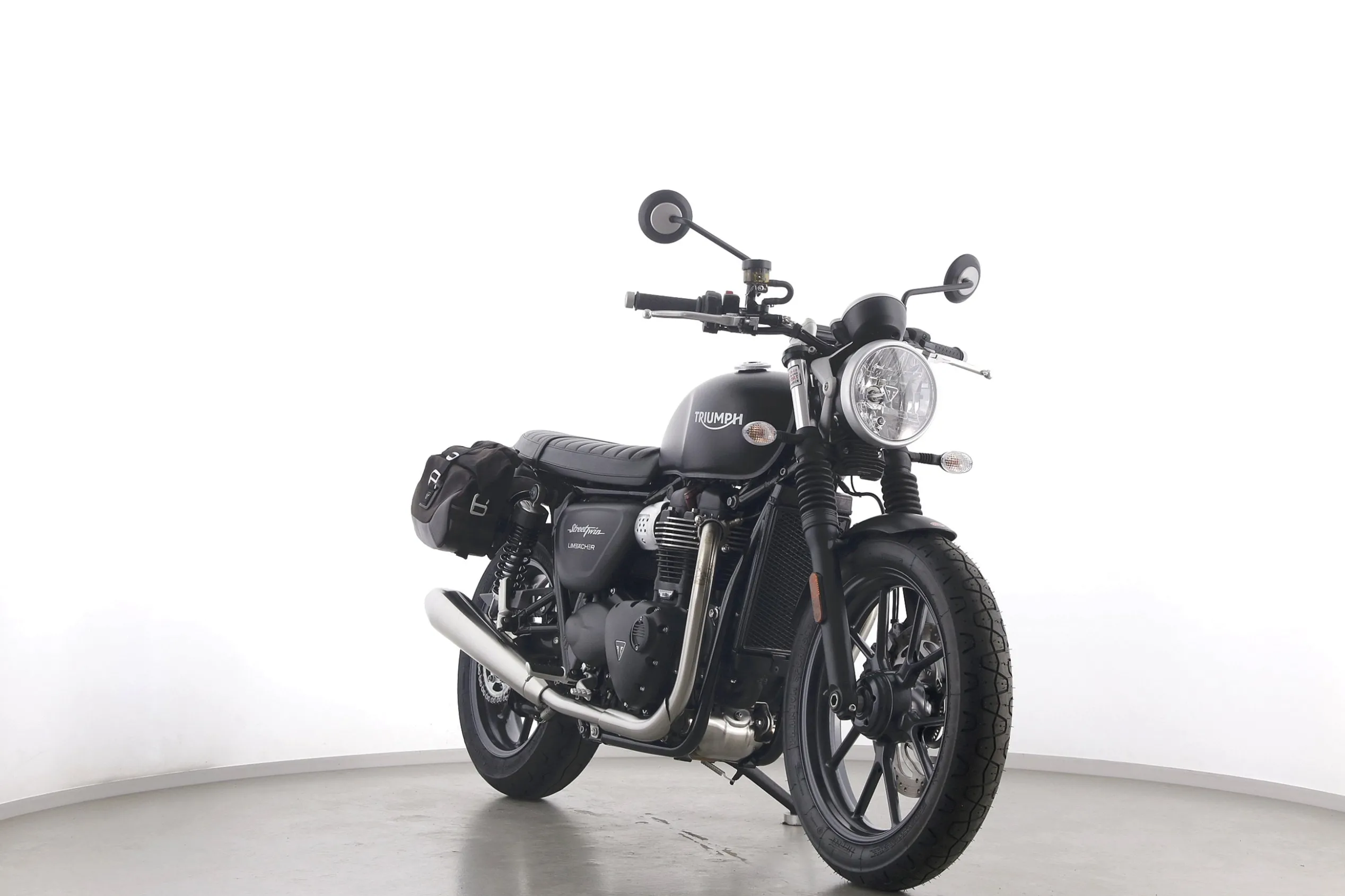 STREET TWIN 900