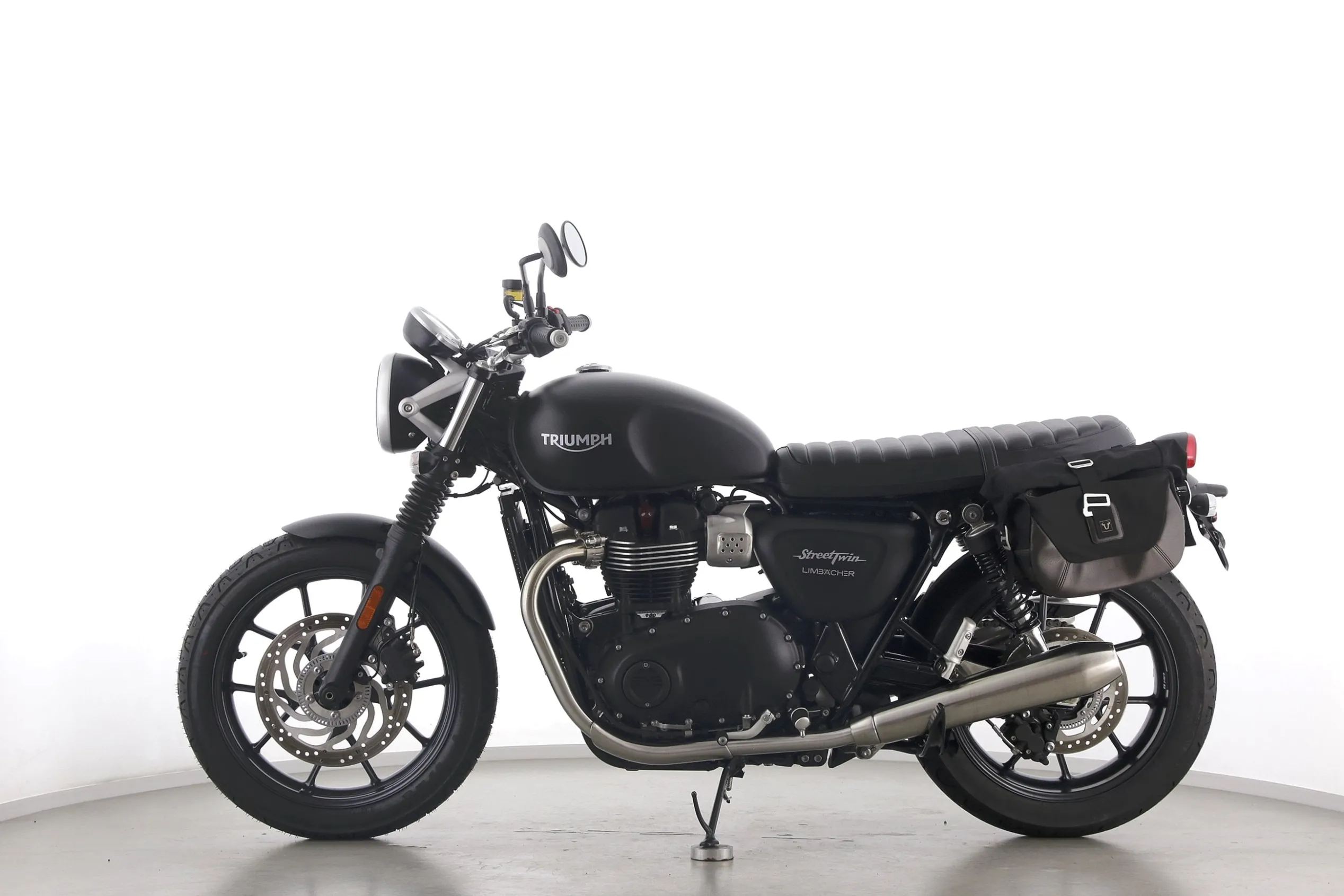 STREET TWIN 900