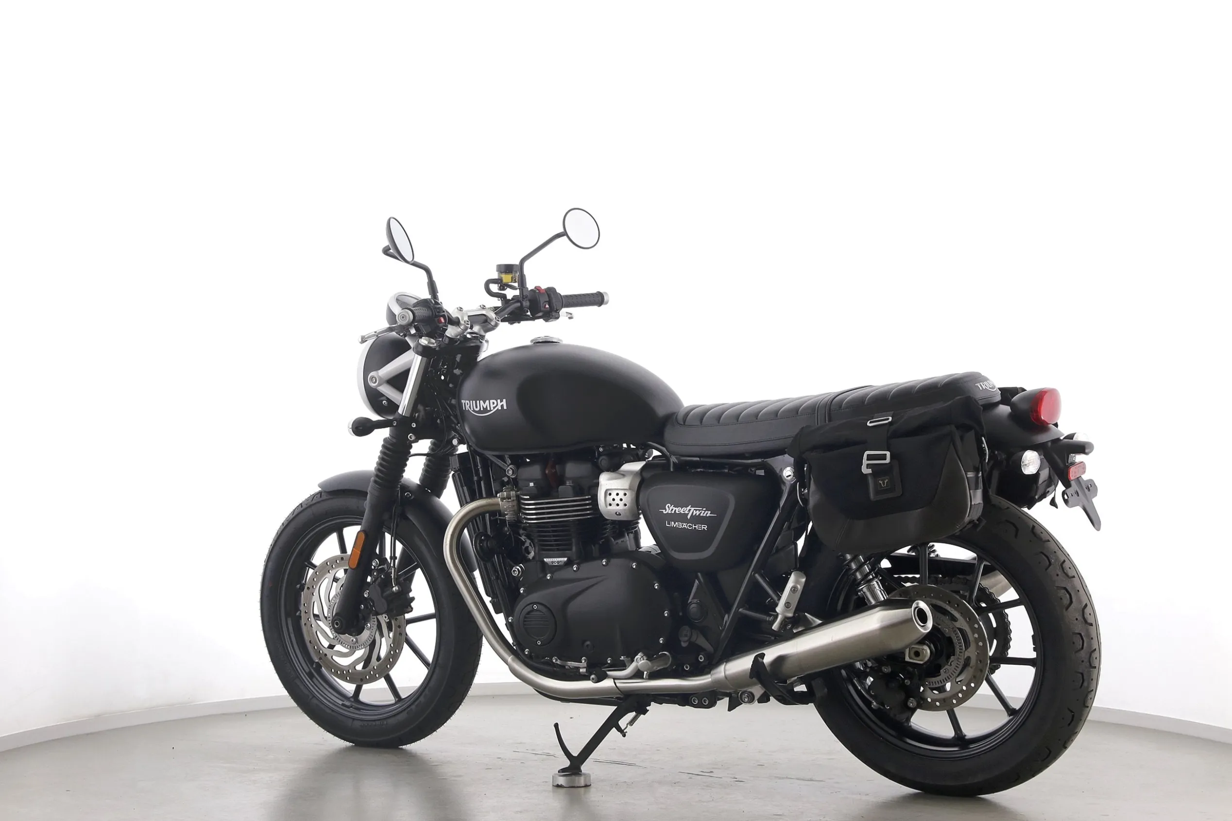 STREET TWIN 900