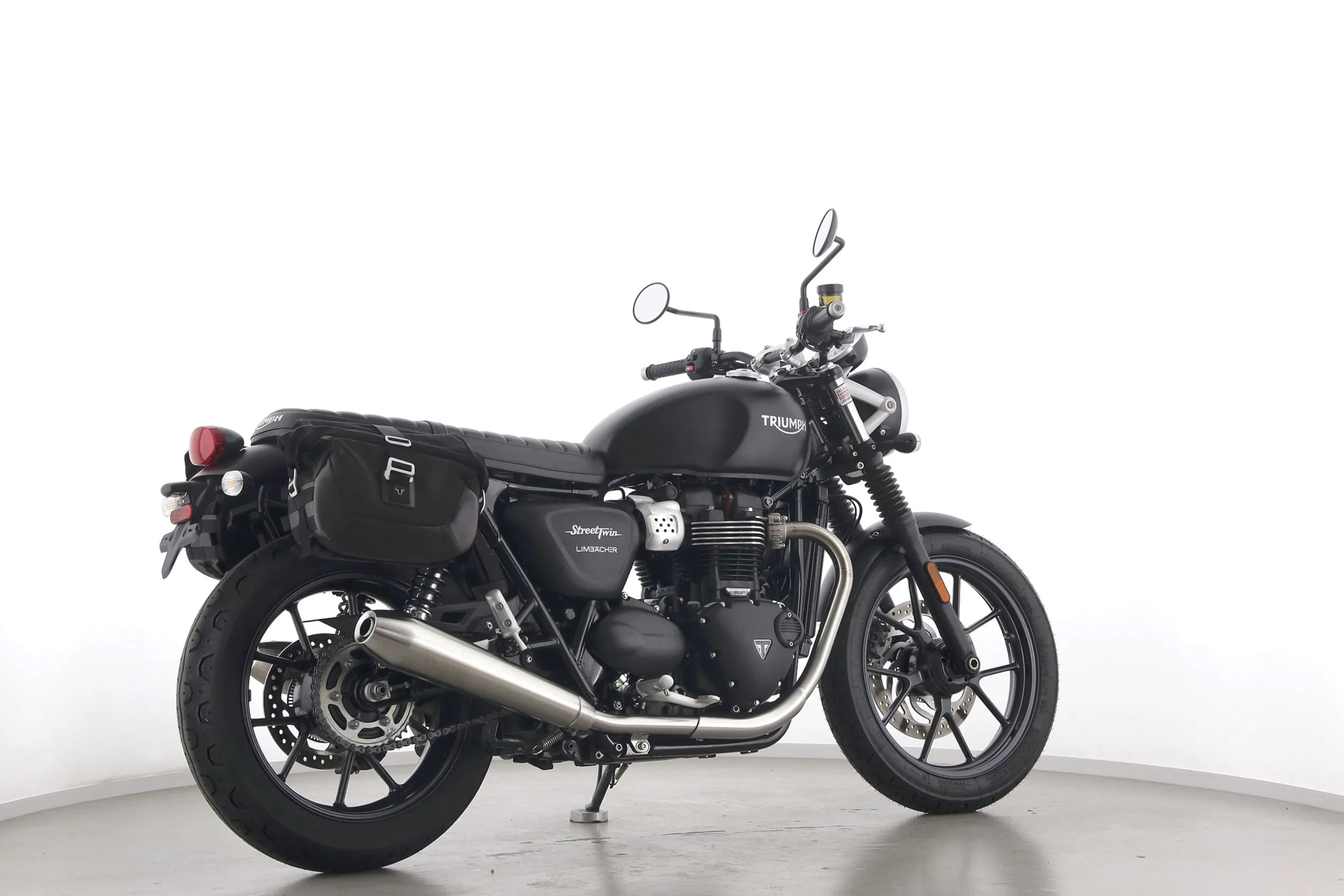 STREET TWIN 900