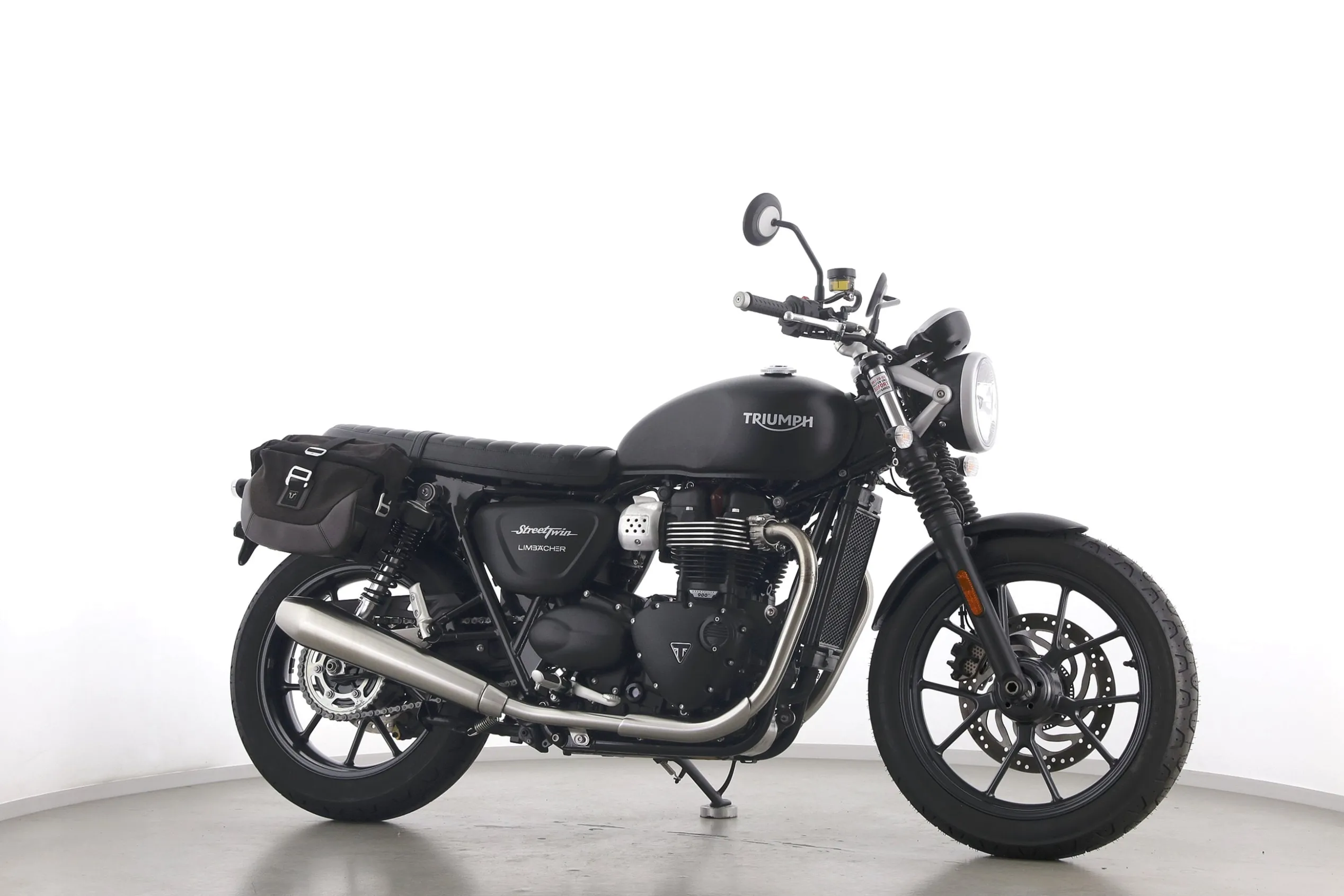 STREET TWIN 900