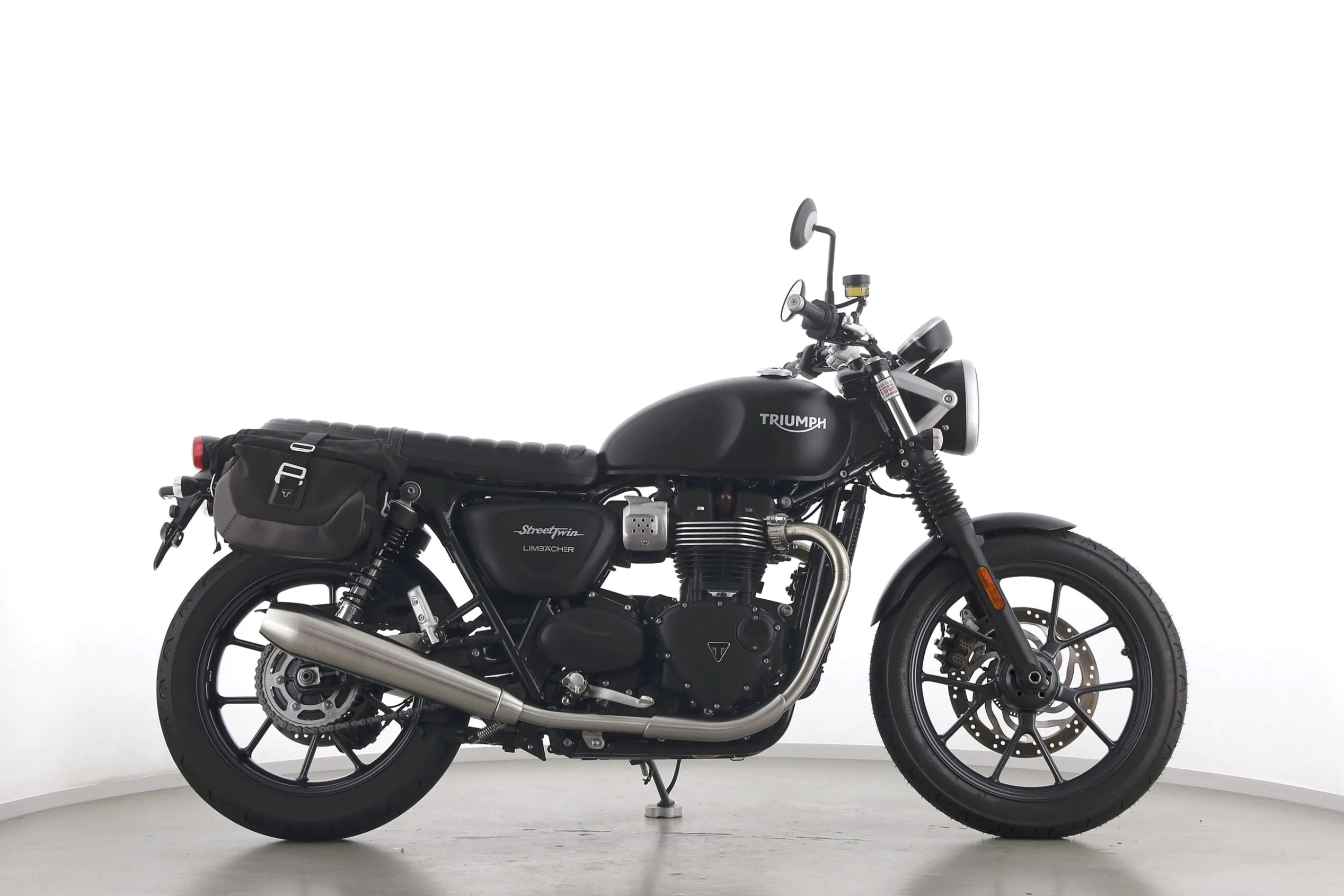 STREET TWIN 900