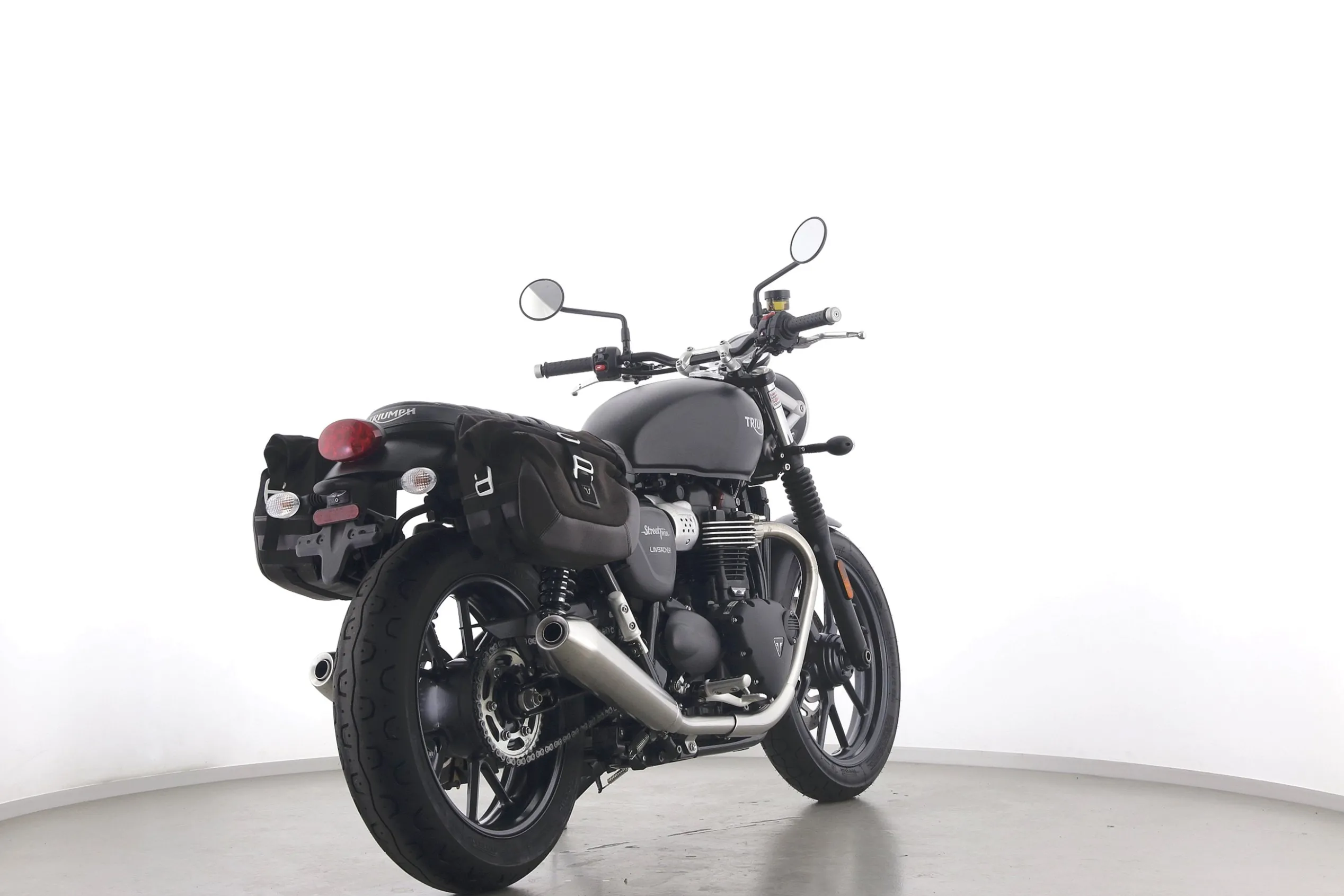 STREET TWIN 900
