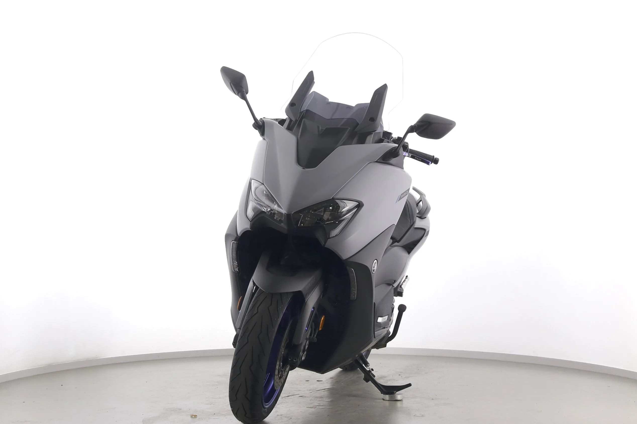 TMAX 560