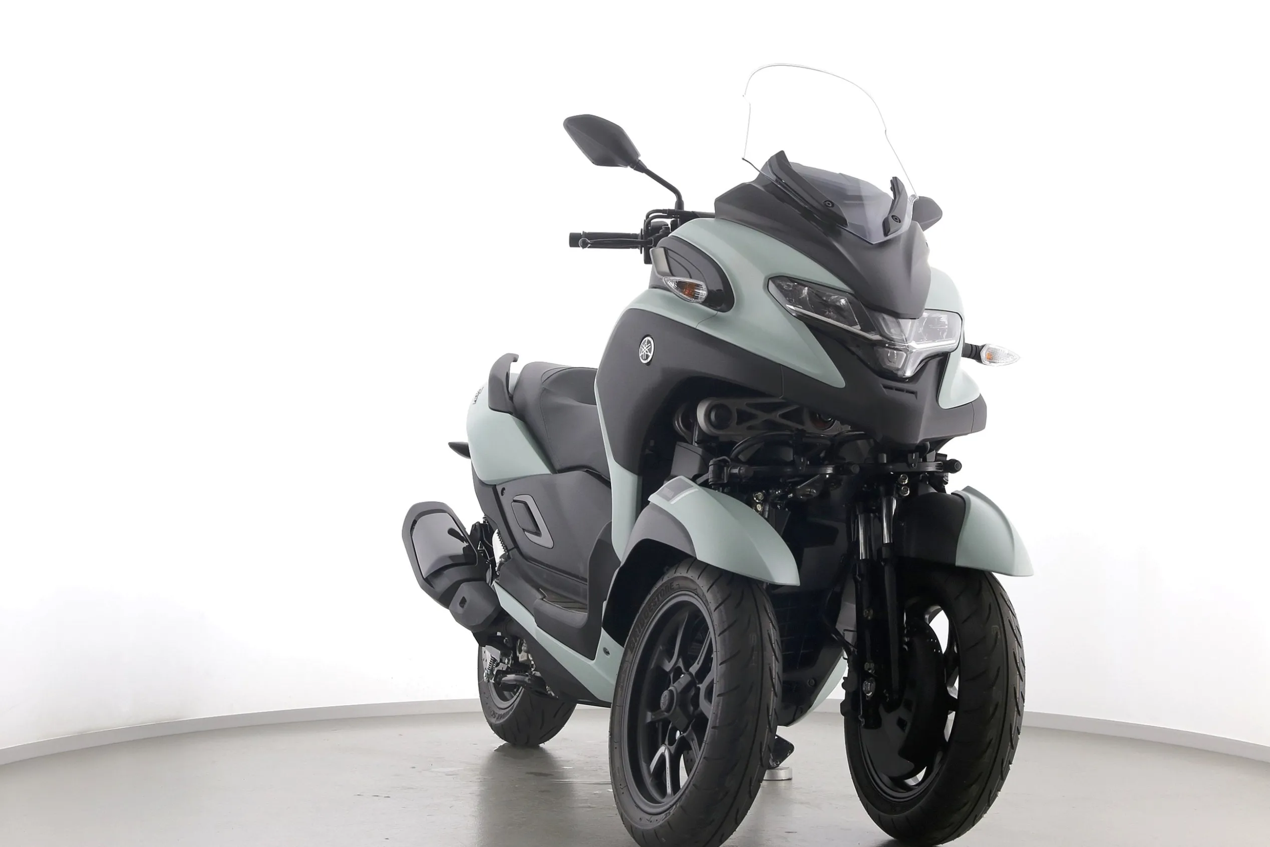 TRICITY 300