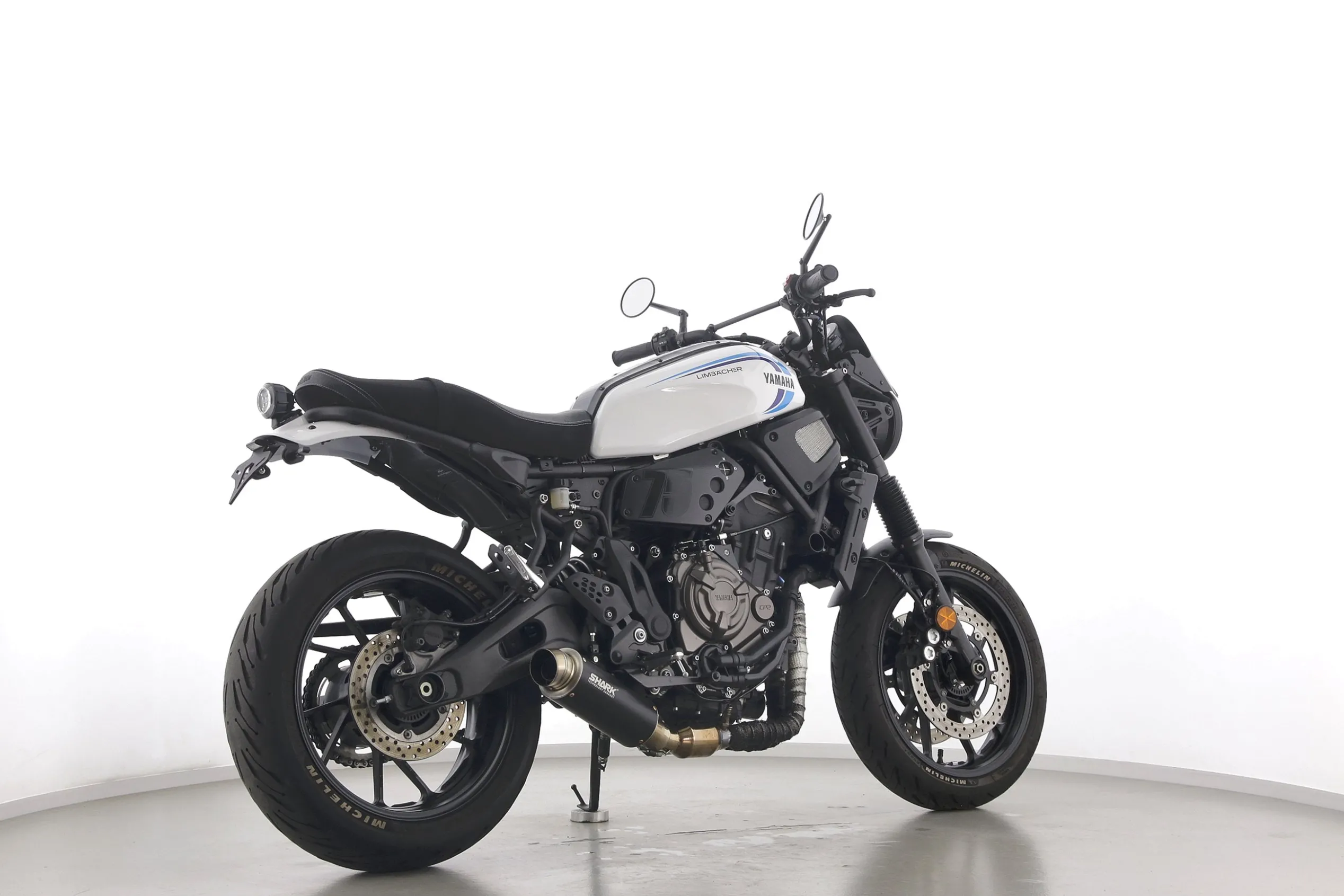XSR700