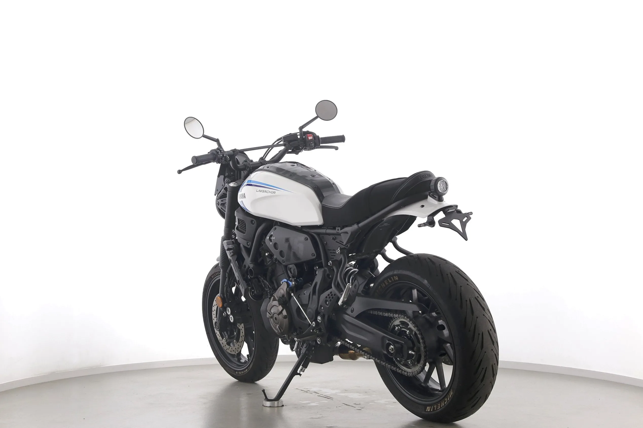 XSR700