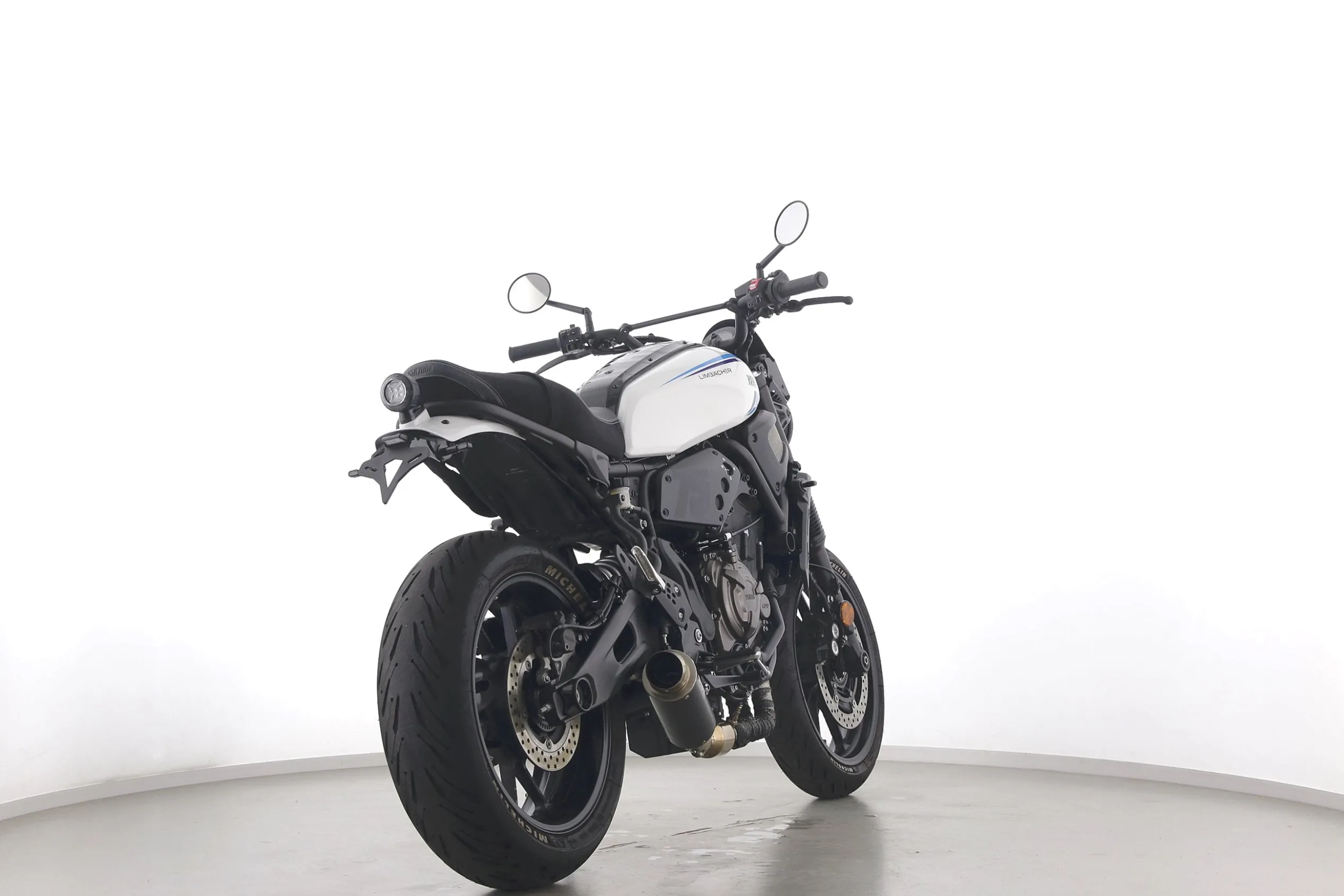 XSR700