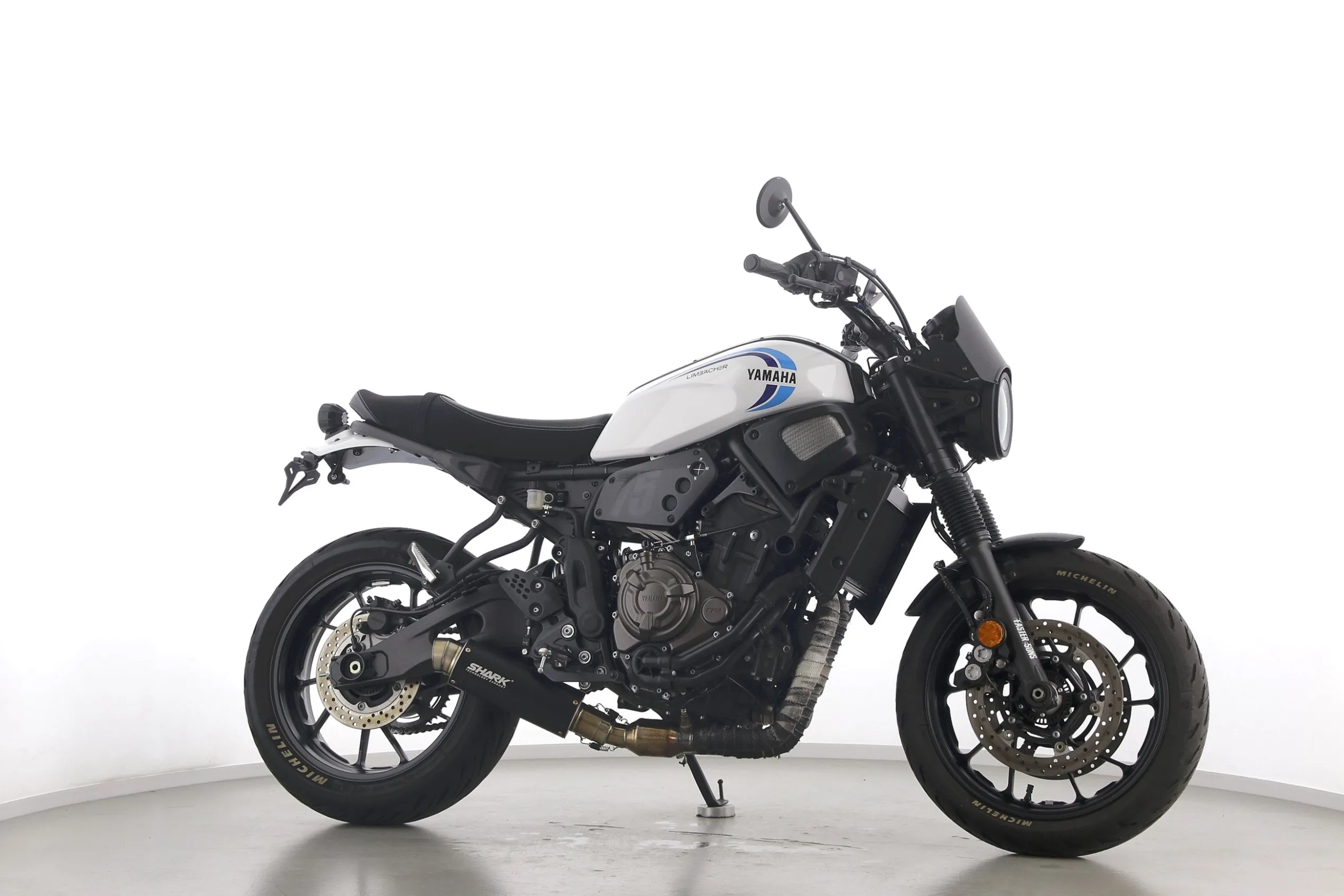 XSR700